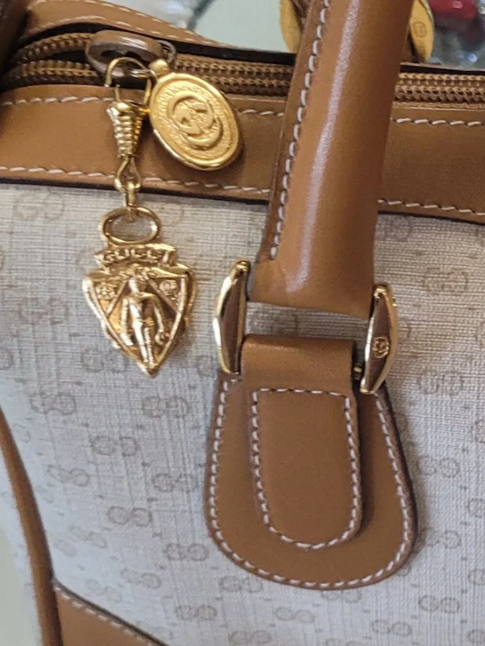 Gucci~Very Rare~White Micro GG 70's~Hard to Find Bag~With Crossbody/Should Strap